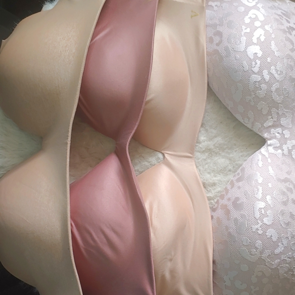 34D 3 Victoria secret wireless bras (1 bonus la senza) for one low price!